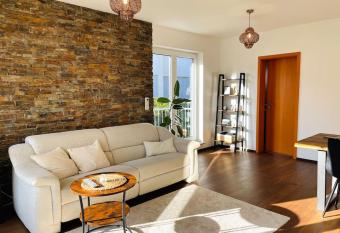 Gem  tliche Wohnung in Bad Homburg vor der H  he has Balcony rooms