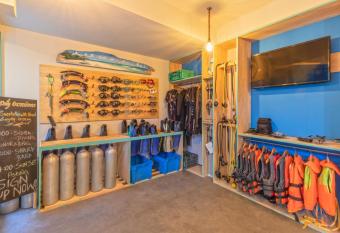 Getaway Divers Lodge - All inclusive Diving hotel with 2 dives per day has Balcony rooms