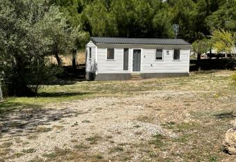 Bungalow BAMBOLERA allows 18 year olds to book a room