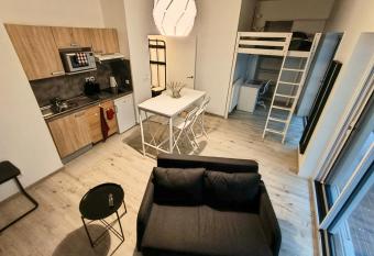 Studio cosy   l  phant has Balcony rooms