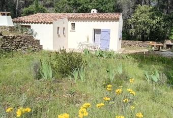 La maison du rouquet has Balcony rooms