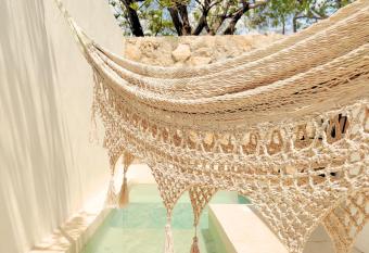 Casa Colibr   con alberca en el centro has rooms with a private hot tub