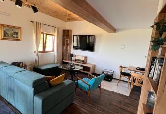 Zlatna Jabuka Lux has Balcony rooms