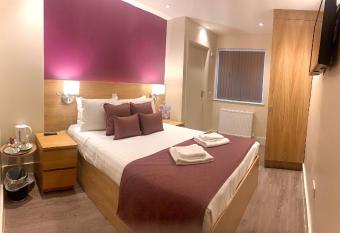 Holtwhites Hotel allows 18 year olds to book a room