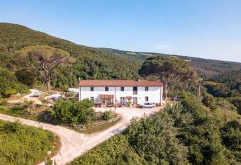 Agriturismo La Mignola has Balcony rooms