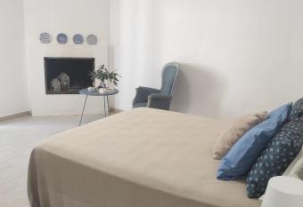 SUITE HOME VIA ROMA has Balcony rooms