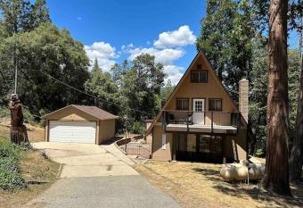 Knotty Pines Lodge has Balcony rooms