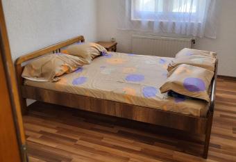 Vreshtat e Liqenit-Ezerski Llozja has Balcony rooms