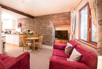 Linhay @TheHomeAwaySouth allows 18 year olds to book a room