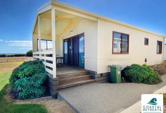 Scenic Views Magical Sunsets - Omaru Farm Stay Experience has Balcony rooms