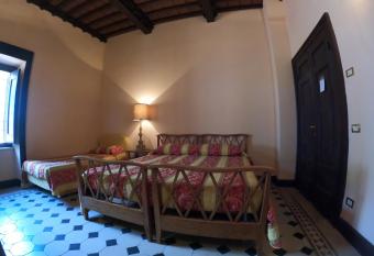 Agriturismo Montecorona has rooms with a private hot tub