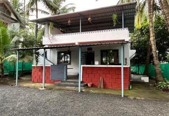 Red Velvet Villa has Balcony rooms
