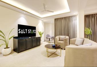 Saltstayz Amara - Near MG Road and Sector 29 has rooms with a private hot tub