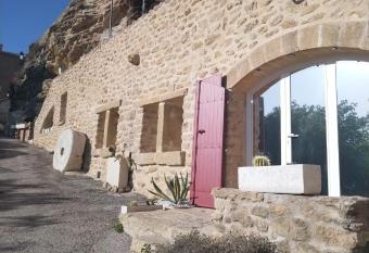 Studio troglodyte en Provence has Balcony rooms
