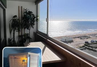 Oasis Tropical & Sauna has Balcony rooms