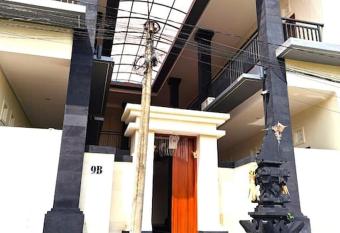 Cozy place in Denpasar has Balcony rooms