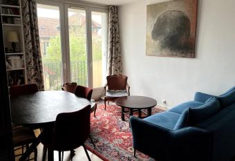 Charmant appartement au calme has Balcony rooms