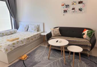 Vinhome Grand Park Homestay-Cozy Living House has Balcony rooms