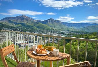 Le Golden View - Vue Imprenable & Proche Centre allows 18 year olds to book a room