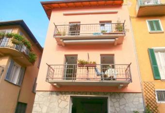 B&B della Contrada Varenna allows 18 year olds to book a room