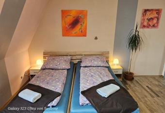 Gem  tl Wohnung mit Blick auf den Hafen allows 18 year olds to book a room