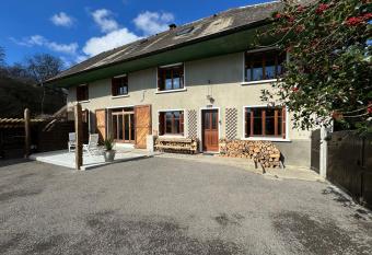 G  te Les sources proche Annecy has Balcony rooms