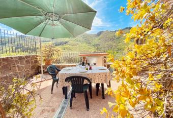 La Vista dal Civico 26 has Balcony rooms