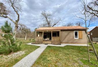 Chalet cosy allows 18 year olds to book a room