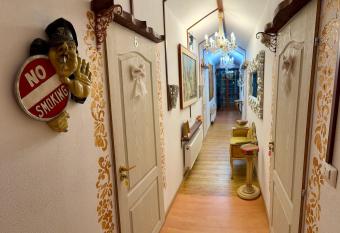 Pensiunea Numero 17 has Balcony rooms