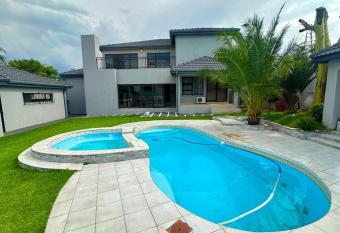 Nyasa Villa has Balcony rooms