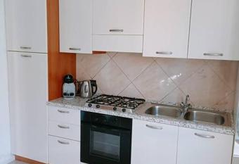 Aeroporto e Fiera 30 allows 18 year olds to book a room