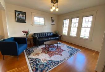 Historic Downtown Riverview Flat, No 3 has Balcony rooms