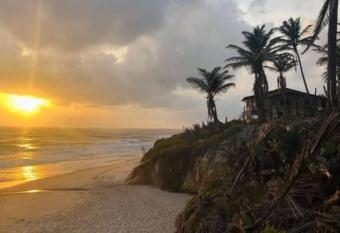 Para  so do Brutus - casa de temporada has Balcony rooms
