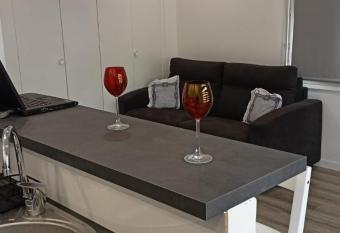 Studio    15 min du stade de France et de la gare du Nord allows 18 year olds to book a room