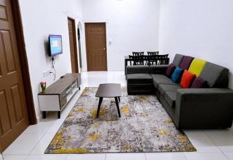 HomeSTAY APPARMENT SAMUDERA LUMUT PERAK has Balcony rooms