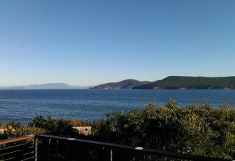 Larus Waterfront Cottage has Balcony rooms