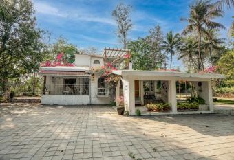 SidDes - 2BHK Villa with Jacuzzi has Balcony rooms