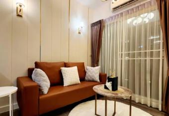 20 Chatuchak market,Night market, Bts has Balcony rooms