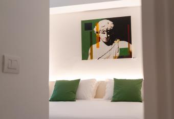 Ottanta5 Private Rooms has Balcony rooms