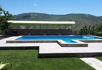 Bed & Breakfast 3 Gs allows 18 year olds to book a room