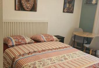 Studio avec jardin et parking 04 has Balcony rooms