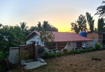 Hilltop Villa #85 allows 18 year olds to book a room