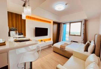 Elitista Chateau Azure North Pampanga has Balcony rooms