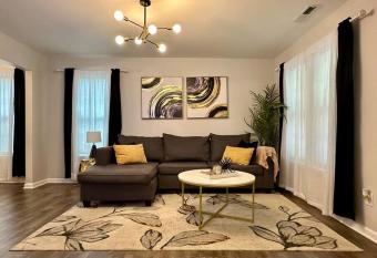 Cozy and Luxury Home allows 18 year olds to book a room