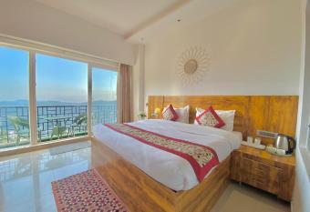 Hotel Hill Top Inn has Balcony rooms