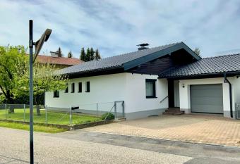 GARDEN PARADISE - Ferienhaus mit 400m2 Garten - N  he Ossiacher See has Balcony rooms