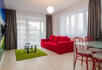 Green Sport Apartment - Coresi Mall #Brasov has rooms with a private hot tub