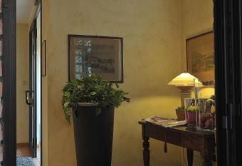 Hotel Parco allows 18 year olds to book a room