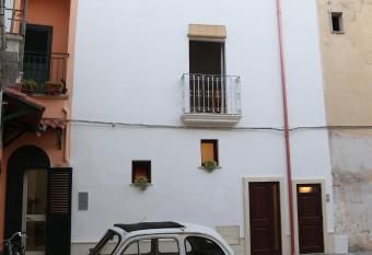 B&B a Casa della Nonna Uccia has Smoking/Balcony rooms