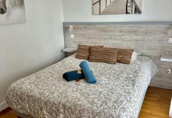 39 Mirabeau allows 18 year olds to book a room